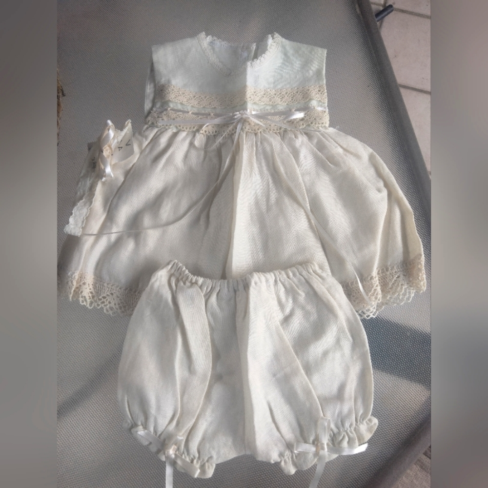Newborn unisex gown with headband and shorts